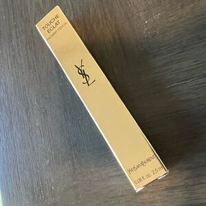 Yves Saint Laurent Touche Éclat Radiant Touch - NWB